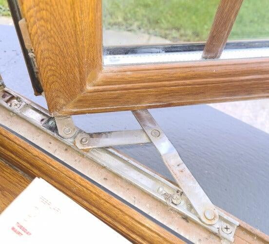 broken window hinges, broken window handles in kerry, locksmith tralee, locksmith in kerry